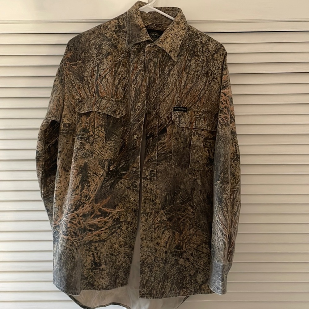 Wolf mountain camo button down